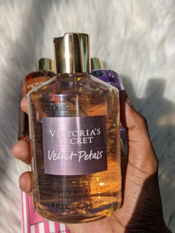 Victoria Secret Body wash (Velvet Petals)